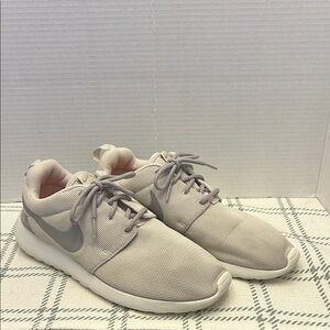 Nike Light beige/gray Roshe